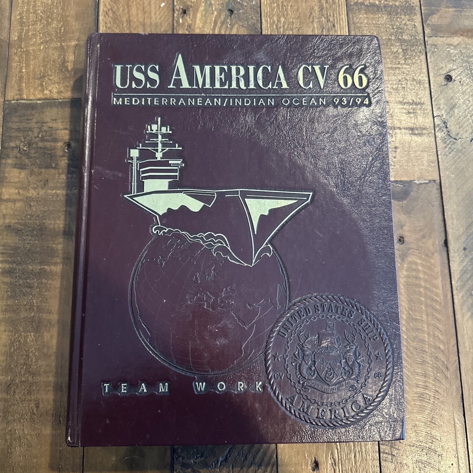 USS AMERICA CV-66 MEDITERRANEAN DEPLOYMENT CRUISE BOOK YEAR LOG 1993-94 - NAVY