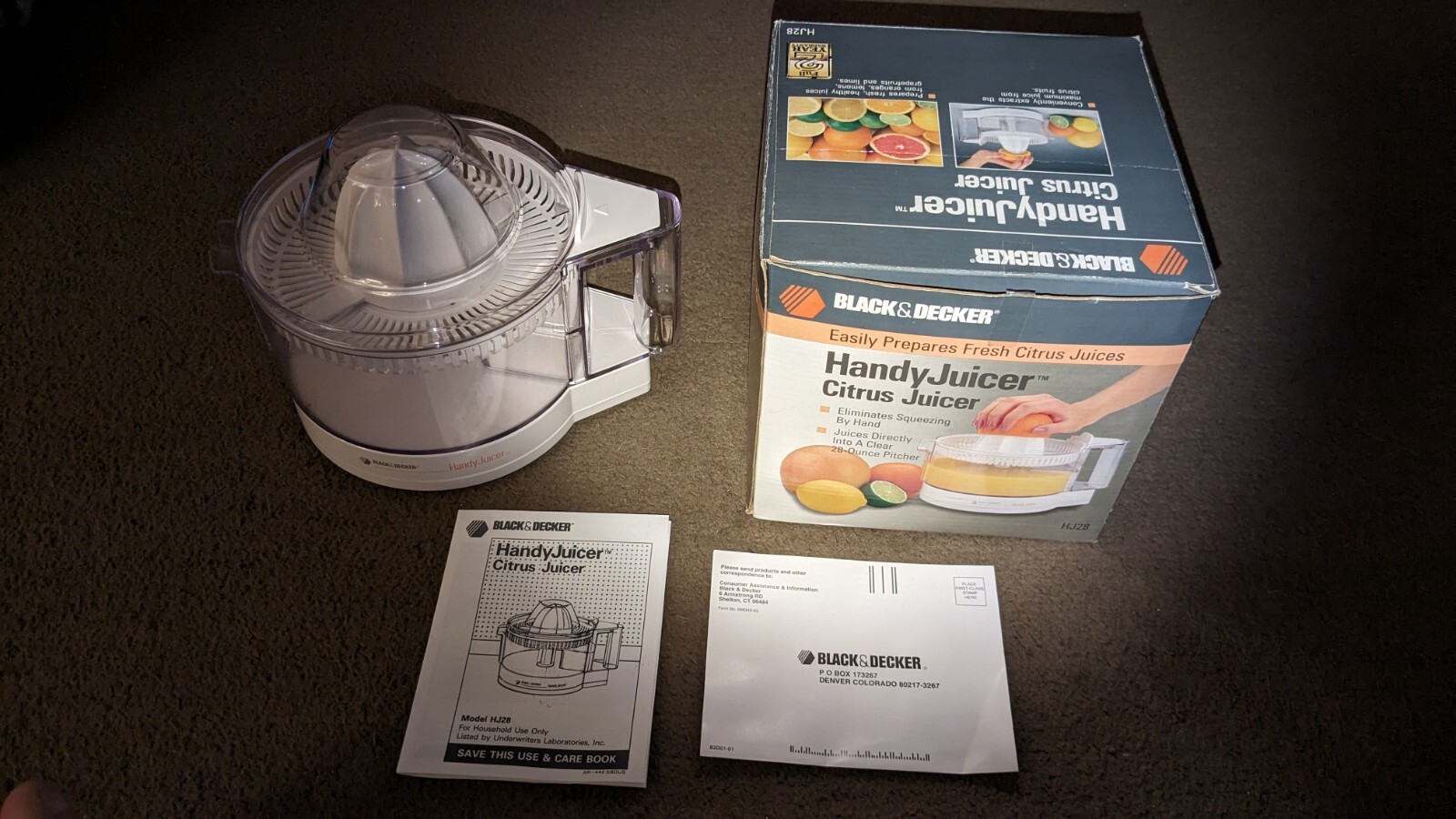 Black & Decker HJ28 Electric Handy Citrus/Fruit Juicer W/ Easy Pour Spout
