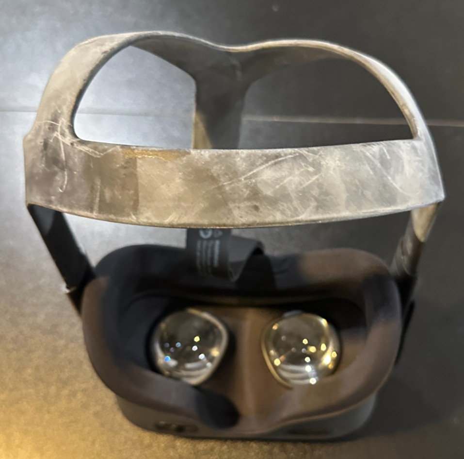 Oculus Quest Black VR Headset 64GB W/ Carrying Case - Used - Tested And Reset