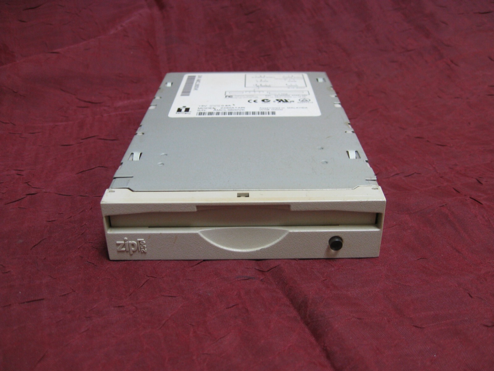 Iomega ZIP 250 IDE Internal Drive 250MB Z250ATAPI