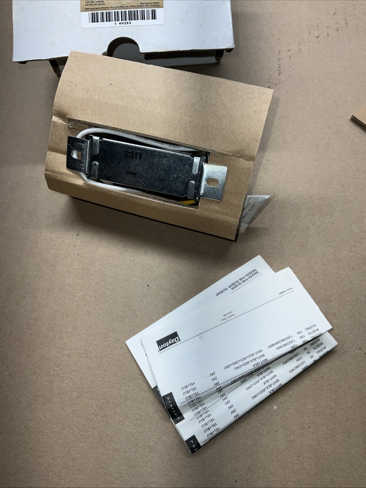 Dayton Transformer 4VZE3G 40VA Foot Mount Class B Insulation Class2 Transformer