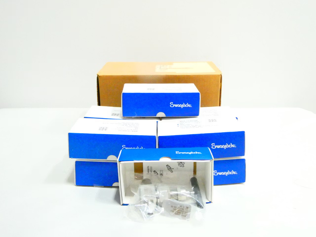 Box Of 10 Swagelok SS-6NBS6-G-29547 Stainless Needle Valve 3000psi 3/8in Tube