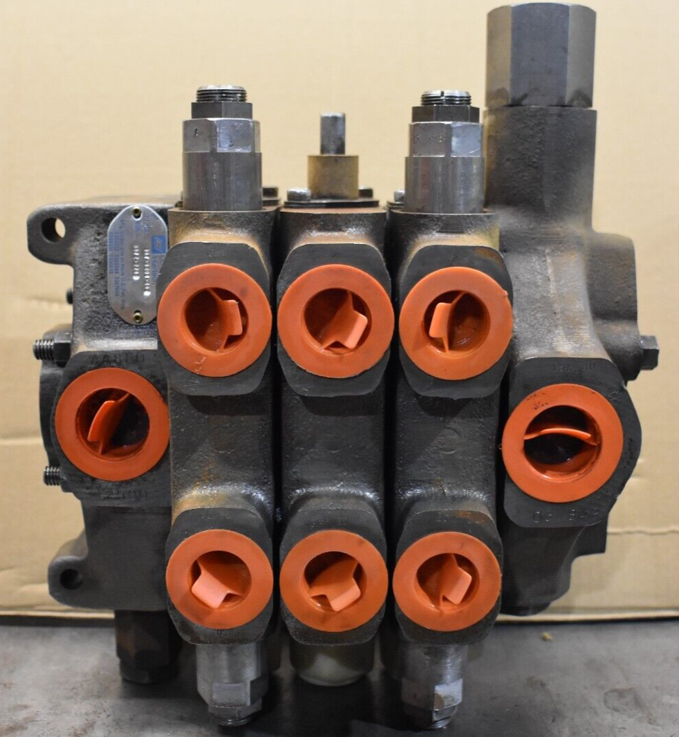 Commercial Intertech DVA 20, 3 Spool Valve 347-9203-842 (Main Valve)
