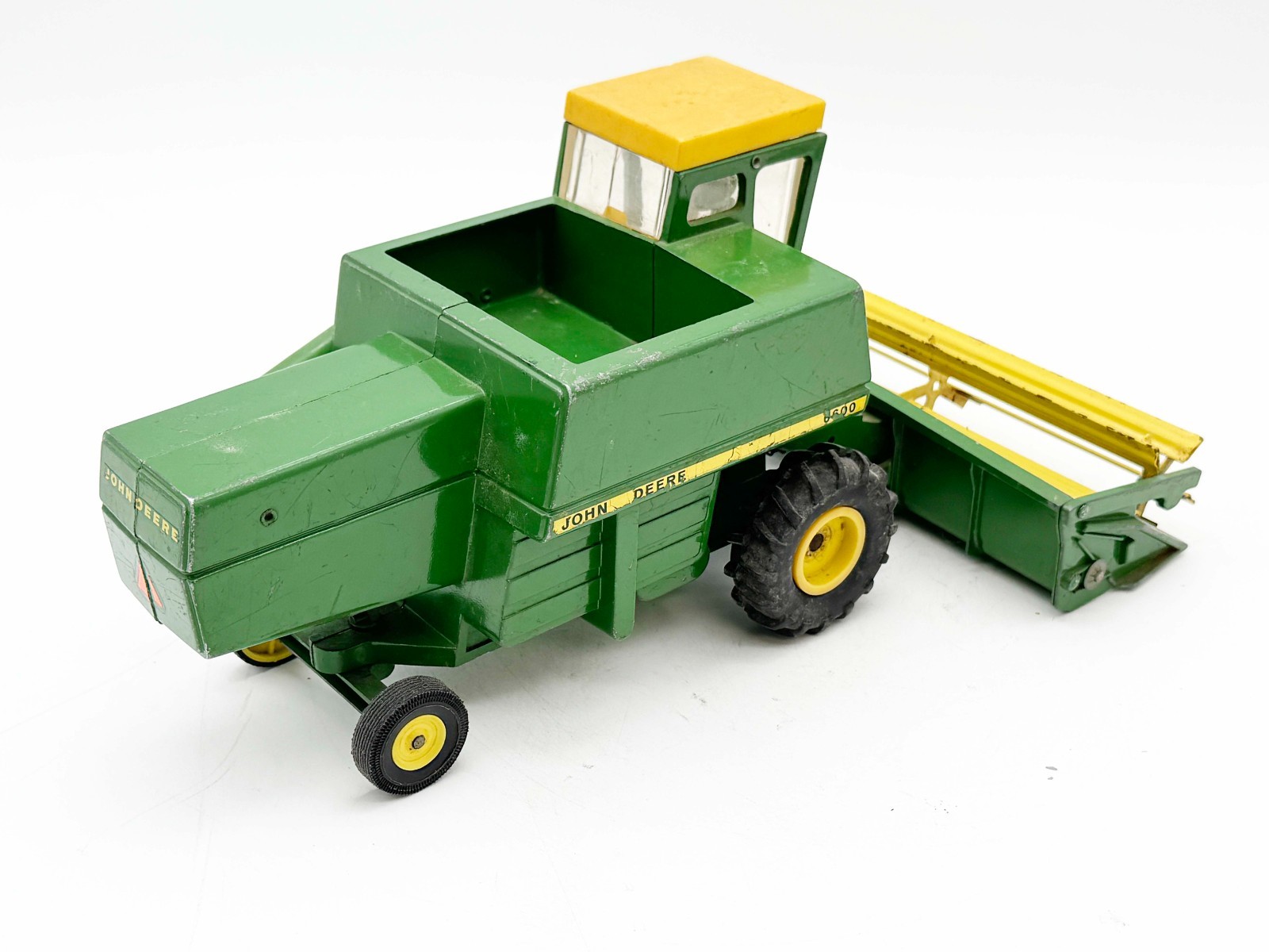 1/32 John Deere 6600 Combine