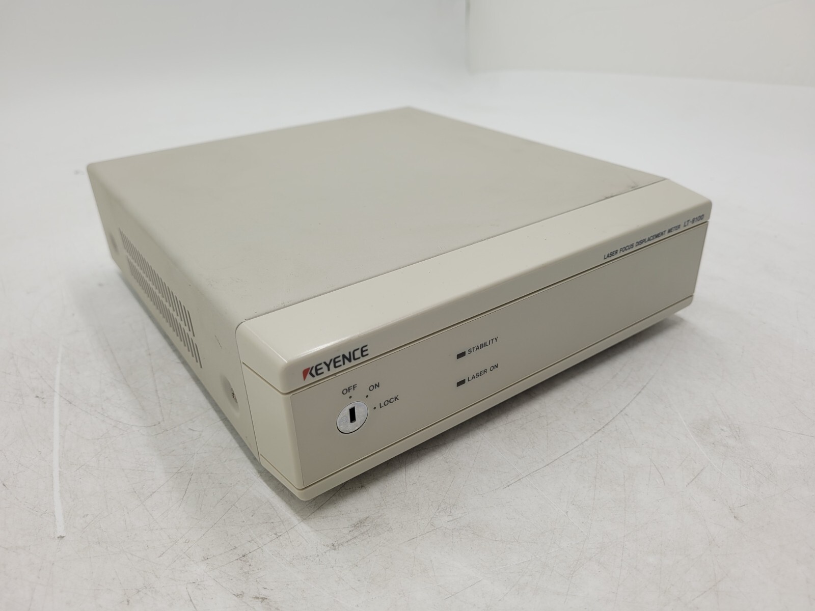 KEYENCE LT-8100 LASER FOCUS DISPLACEMENT METER Excellent Condition