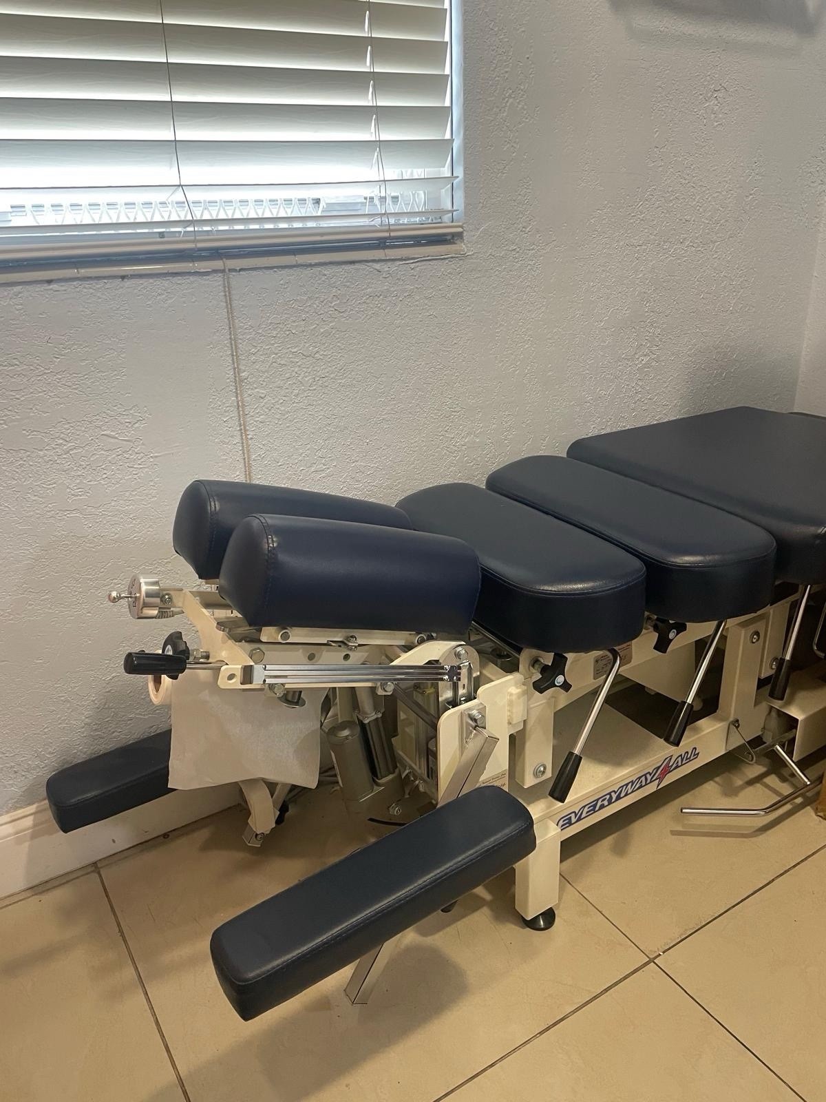 Electric chiropractic & massage table