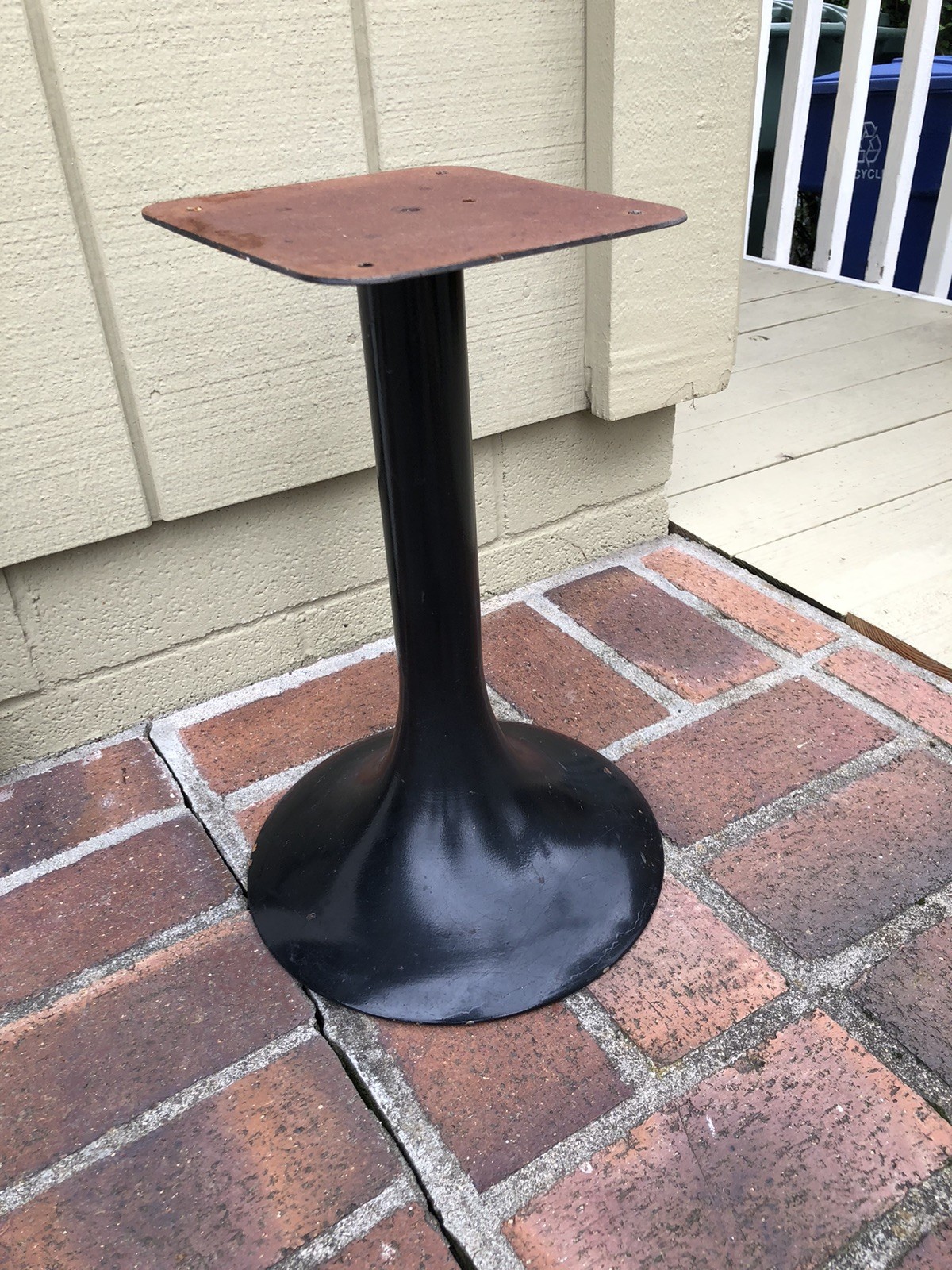 Vintage Bose 901 speaker single Tulip Stand