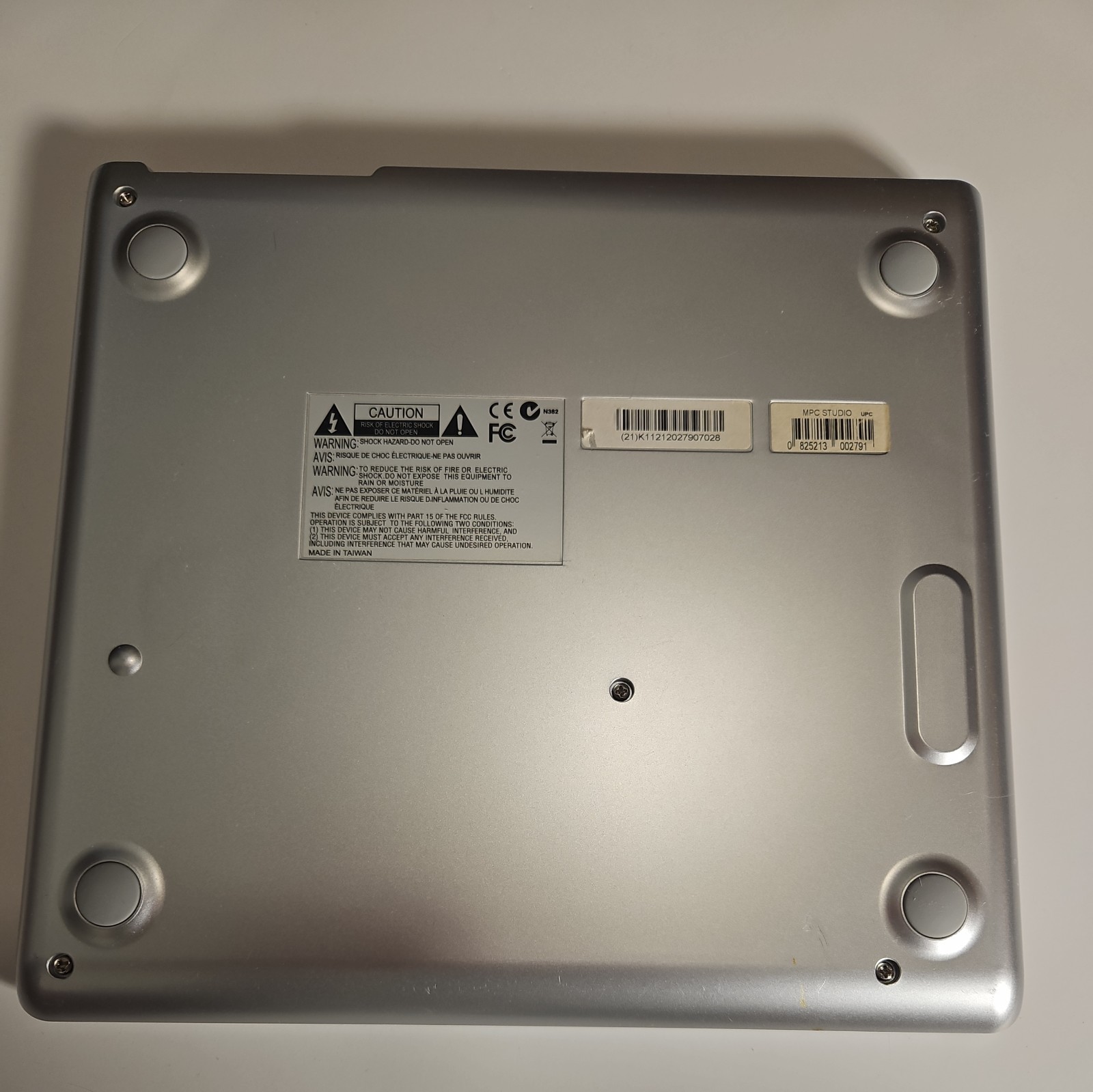 Akai Professional MPC Studio Silver with case USB & MIDI cord Tested