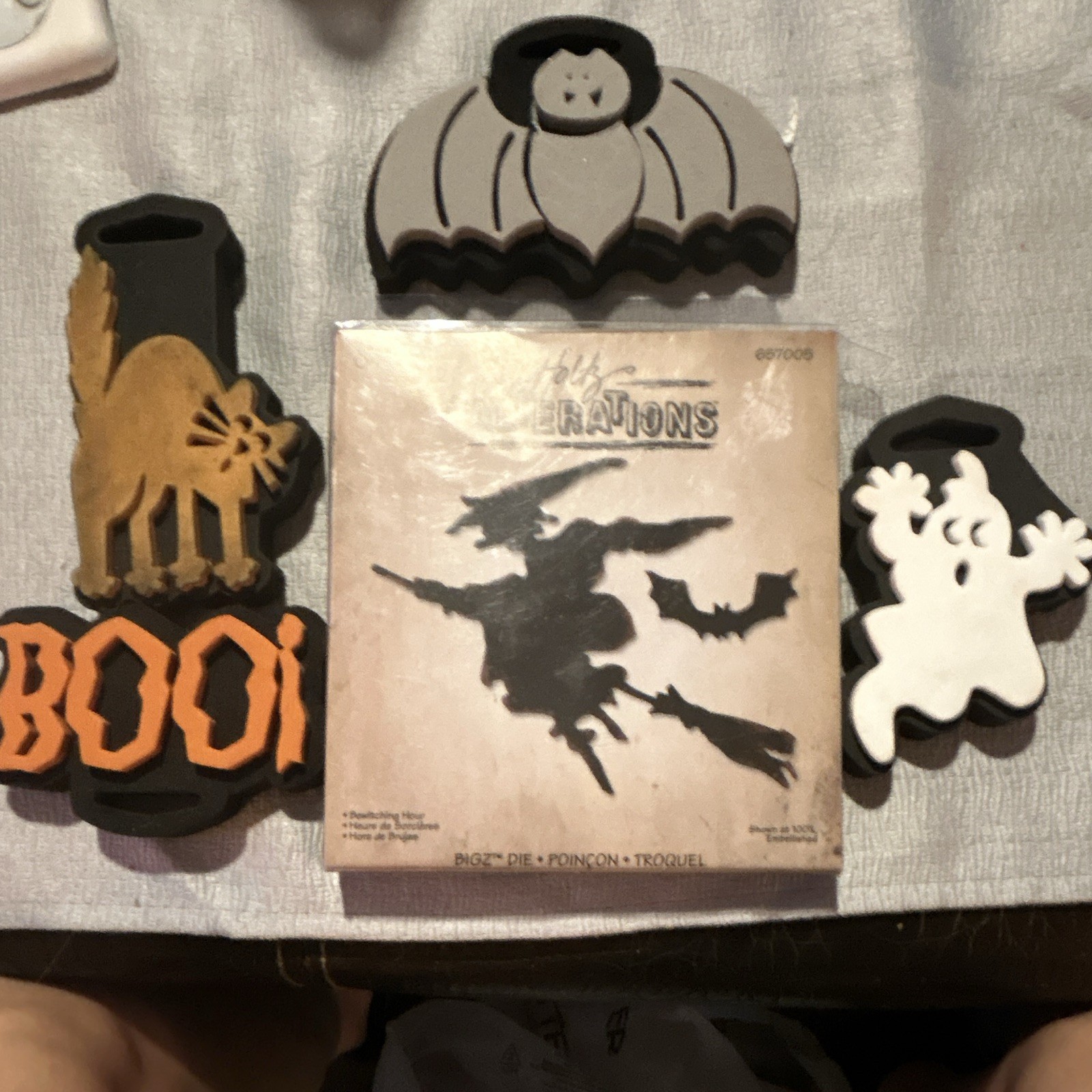 Sizzix Bigz Cutting Die Witching Hour Halloween Witch & Bats 657005
