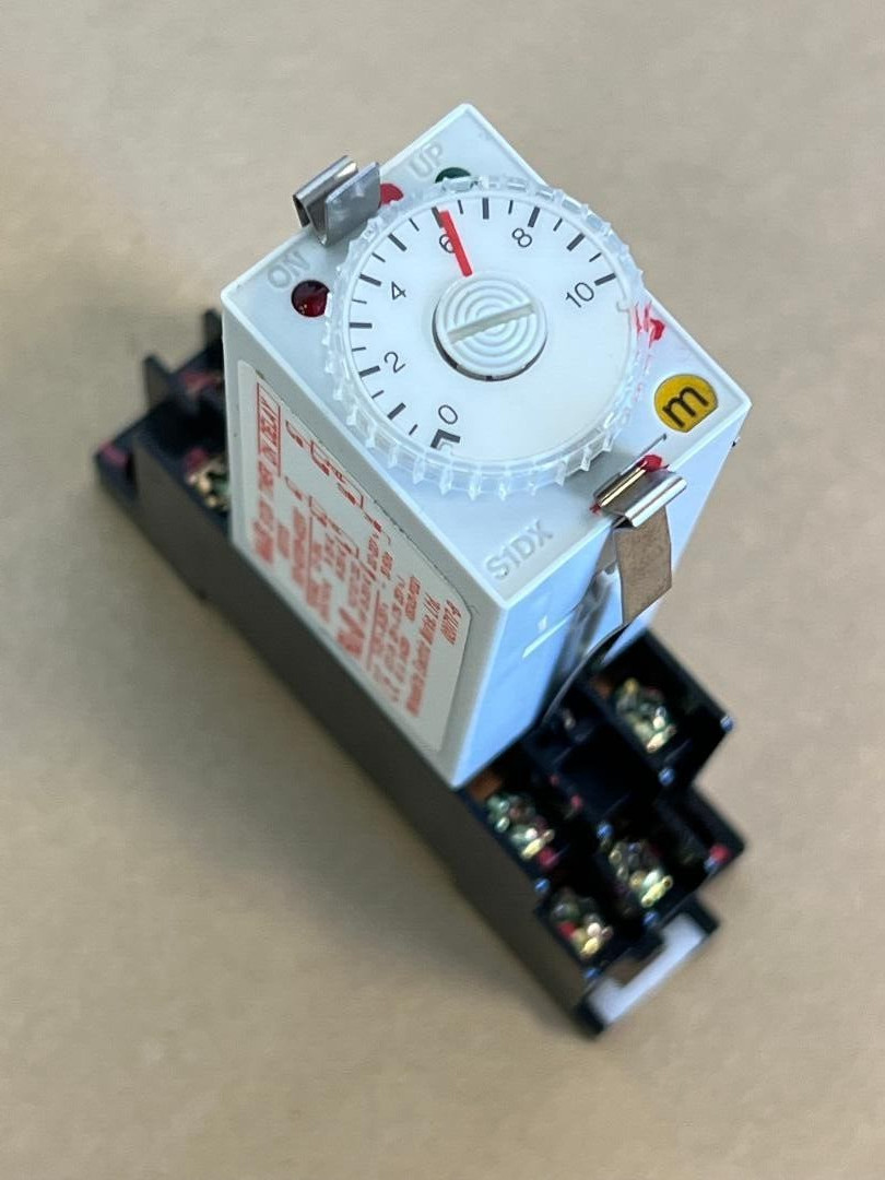 NAIS S1DX TIMER ADX11135 S1DX-A2C10M-AC220V 0-10 MINUTE W/ BASE HC2-SFD-S AP3821