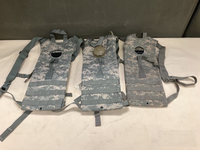US Army MOLLE II ACU Hydration Carrier 100 OZ System UCP (No Bladder)