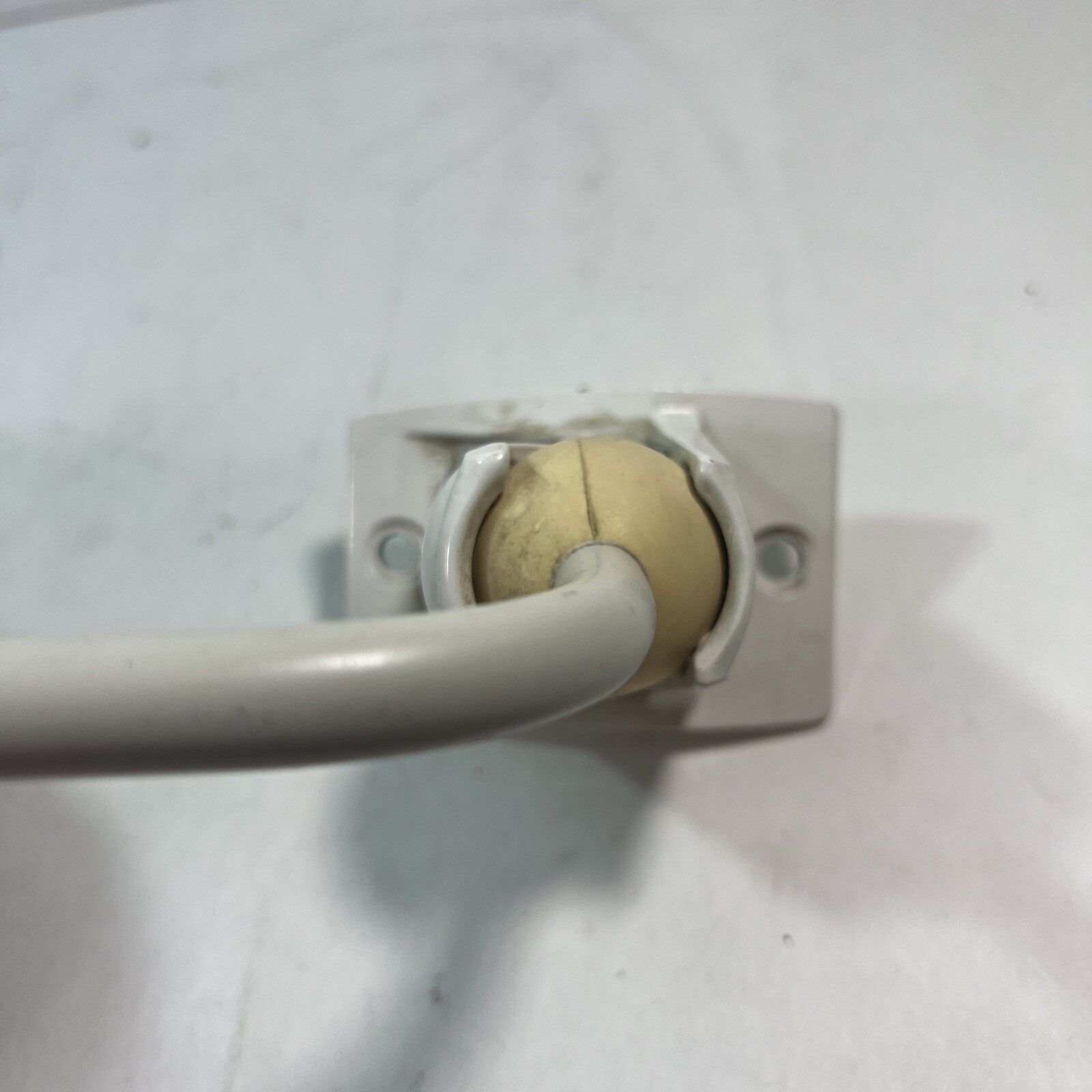 OmniMount Wall Mount Speaker Mount White