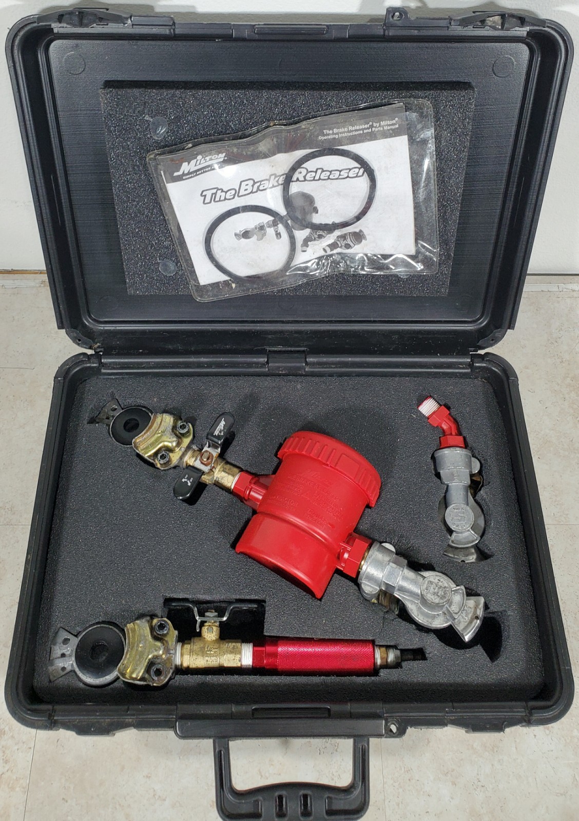 MILTON 2800 The Brake Releaser Air Brake Service Kit With Carrying Case