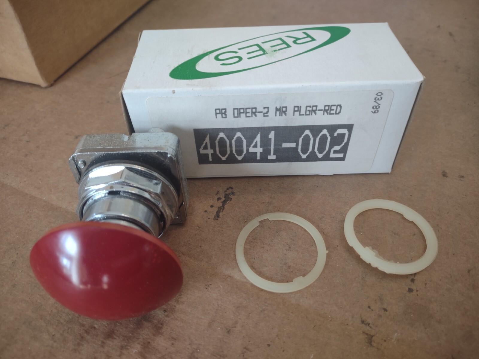 REES  40041-002 RED MUSHROOM PUSHBUTTON NIB