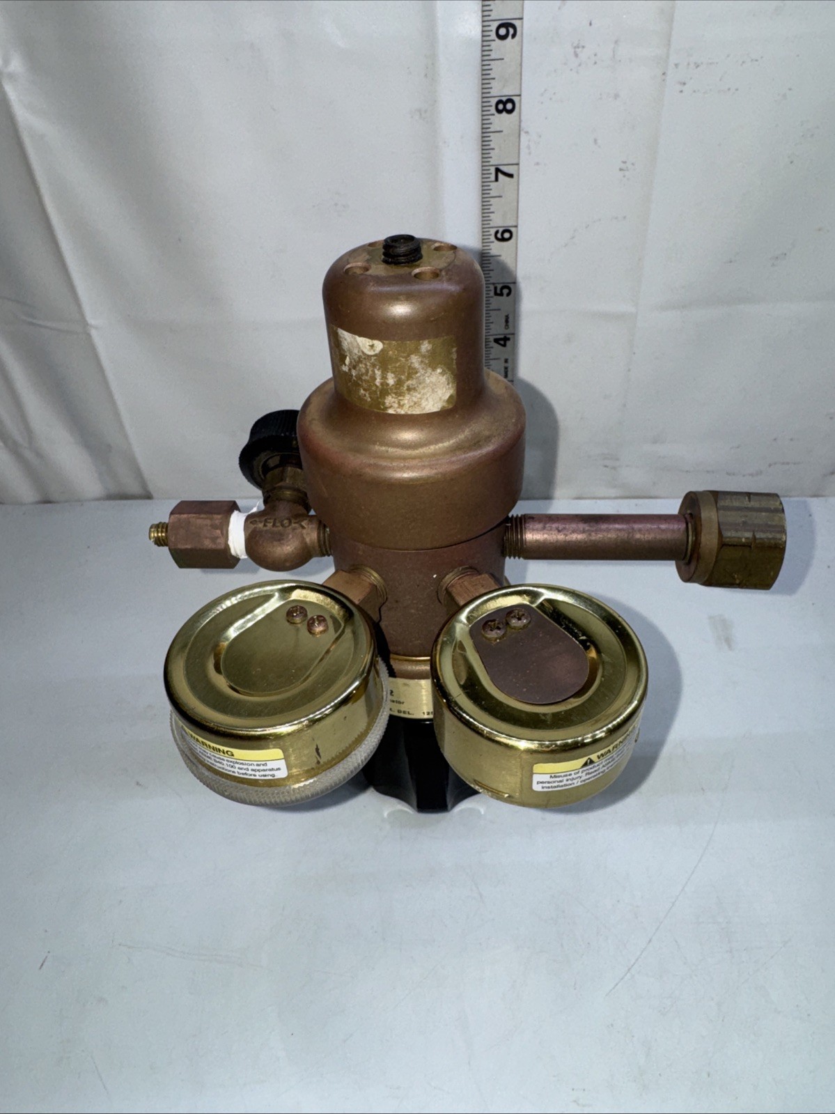 AGILENT 5183-4642 MULTI-STAGE REGULATOR. Placarded "Hydrogen”