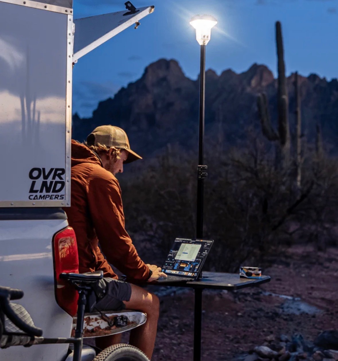 DeVos LightRanger Telescoping Tripod Stand (Light Head not included)