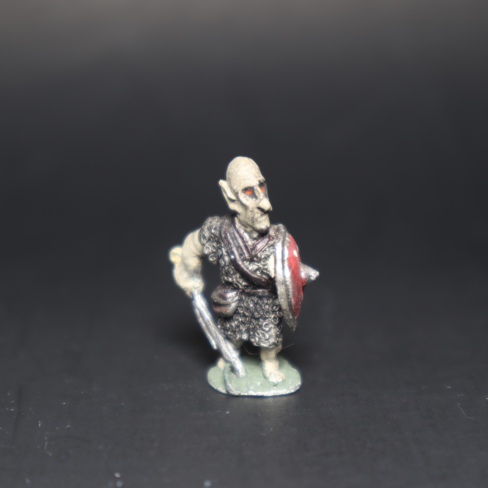 Orcs and Goblins, Citadel Red Orc FF24 w. Sword , Games Workshop