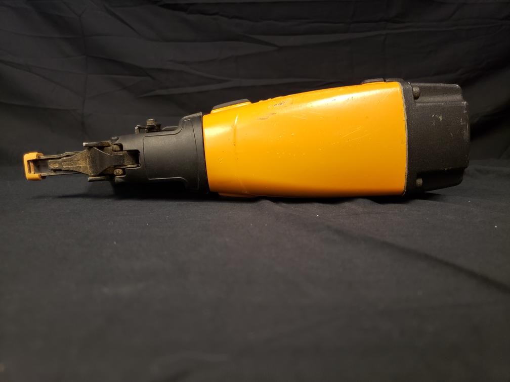 BOSTITCH FN1664 16GA FINISH NAILER IN HARD CASE (24591-2)