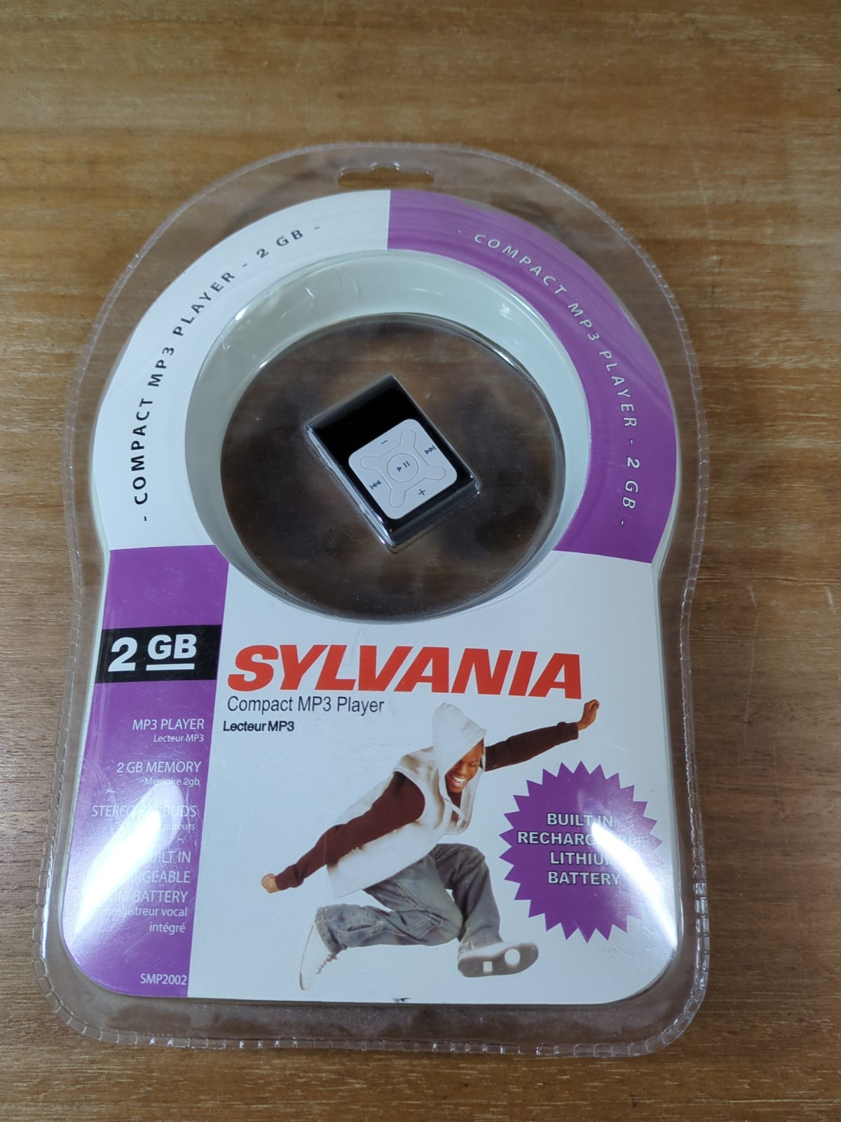 Sylvania SMP2002 ( 2 GB ) Digital Media Player Mp3 Player NEW IN PACKAGE