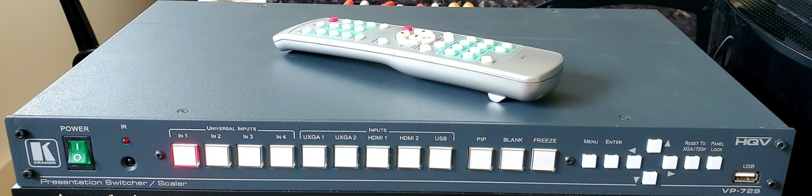 Kramer VP-729 9−Input ProScale Scaler/Switcher with original remote Laserdisc OK