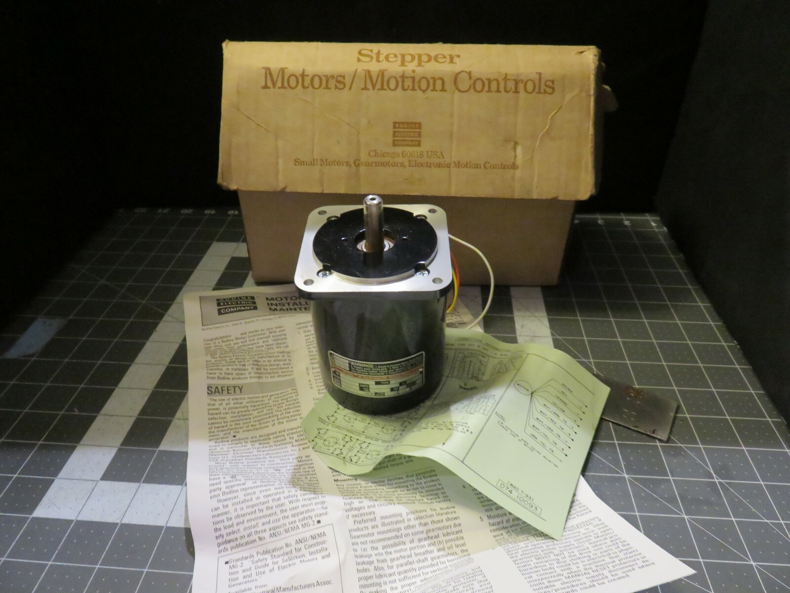 Bodine Electric Co No. 2013NJ2693 Type: 34T2BEHH DC Stepper Motor New In Box