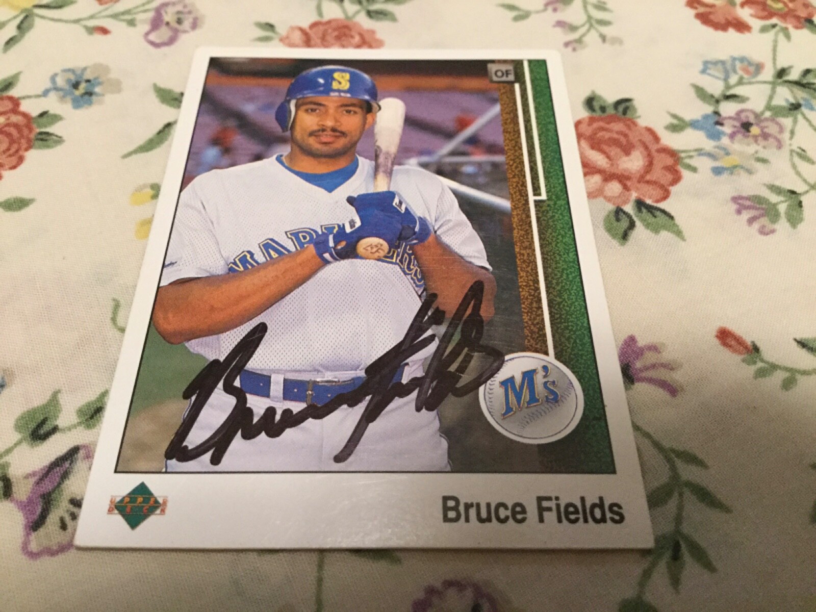 1989 Upper Deck Bruce Fields Autographed Baseball Card Seattle Mariners #238