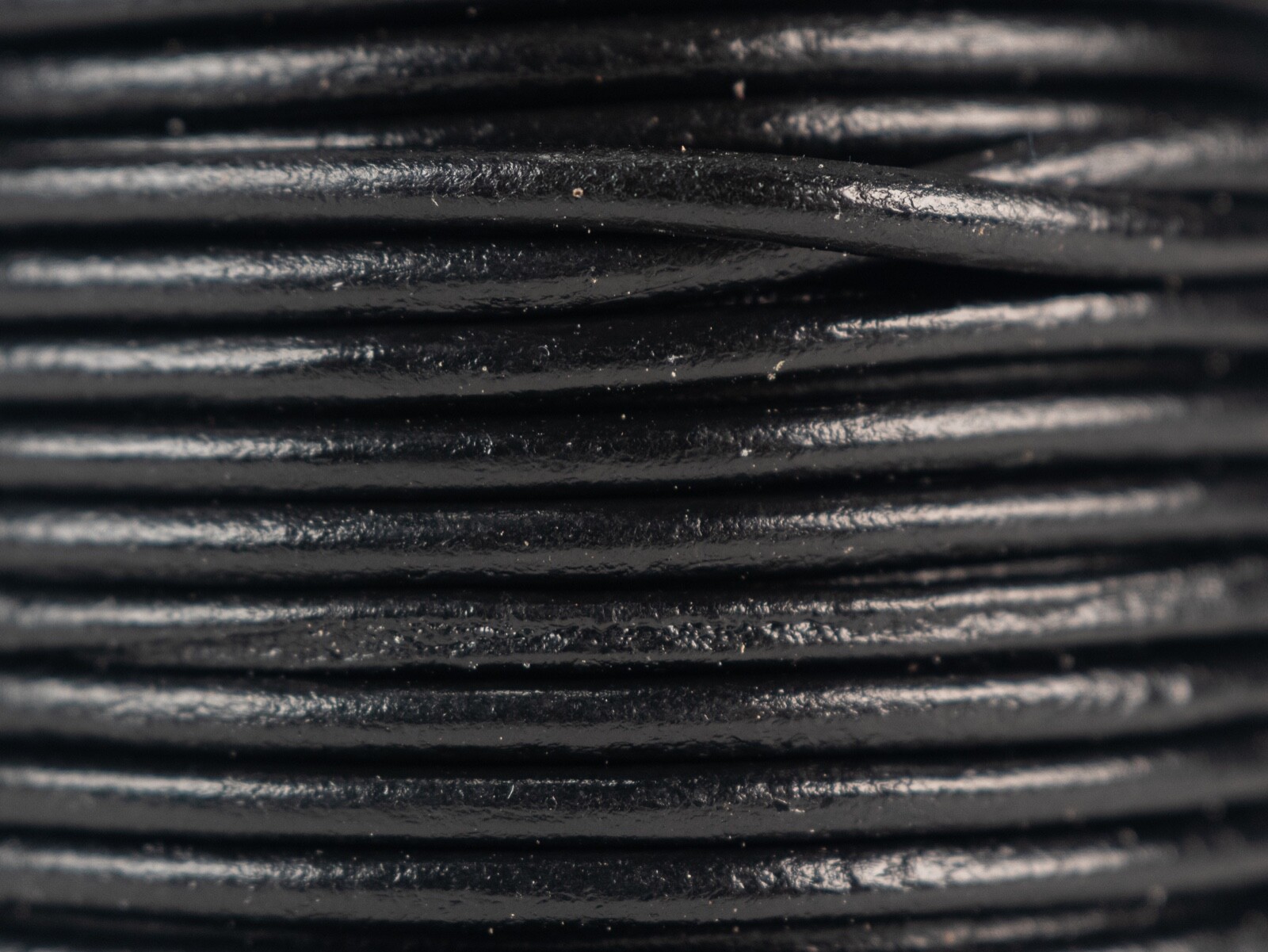 Round Leather Cord 2mm x 25m: Black (297C-CL20x25BK) 8UW8