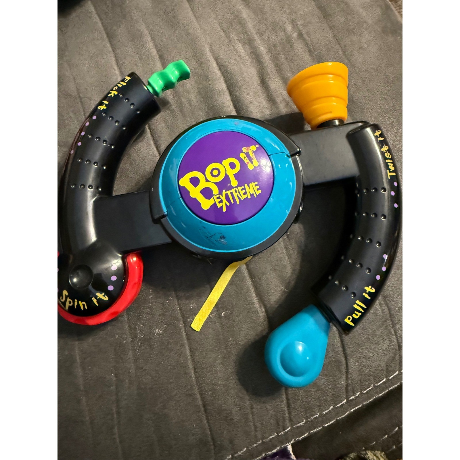 Tiger Electronics Bop It Extreme Handheld Electronic Game 1998 tested working