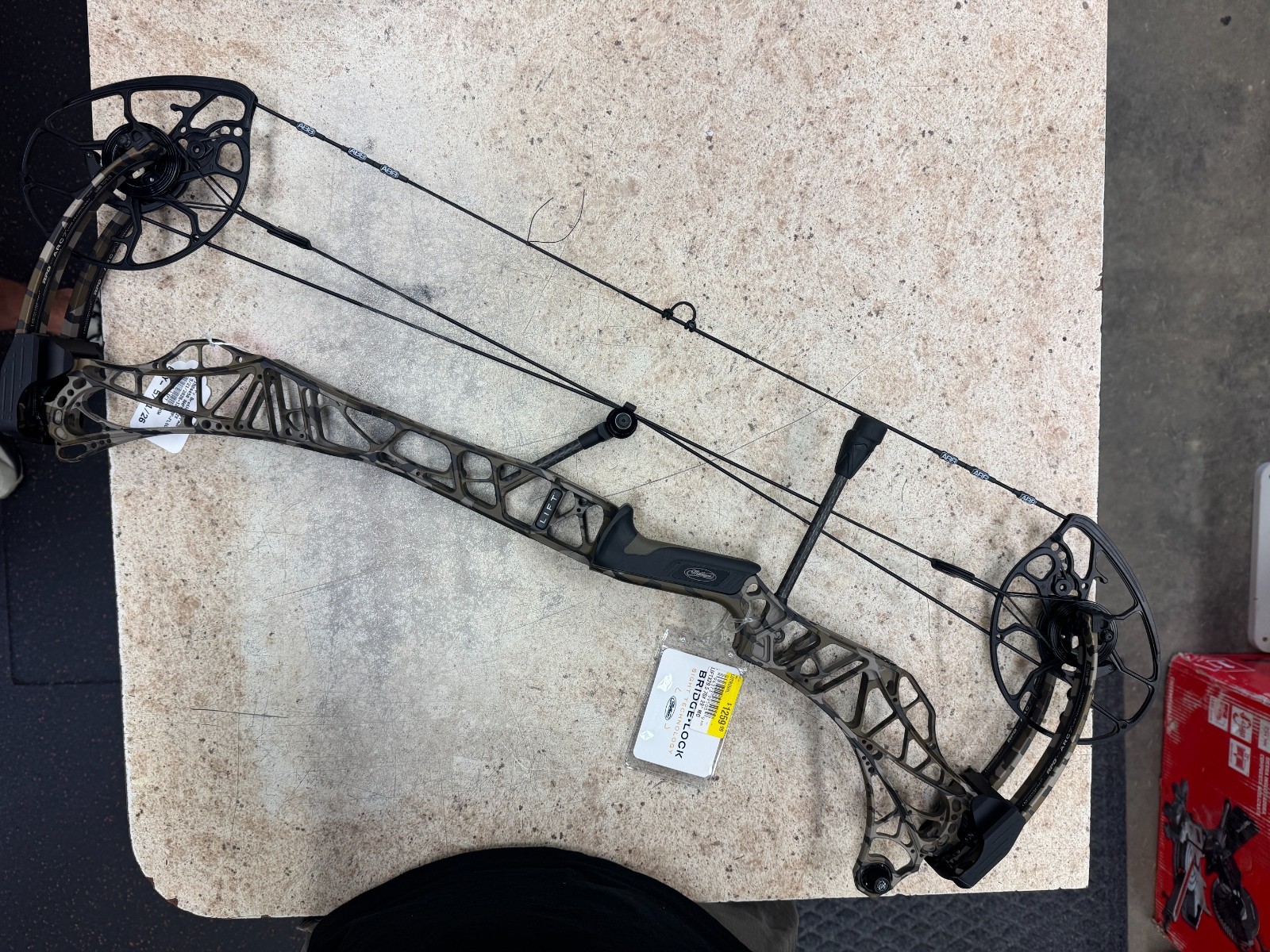 MATHEWS LIFT X 29.5 Bottomland Camo Right Hand 29" DRAW 70lbs   NEVER BEEN SHOT