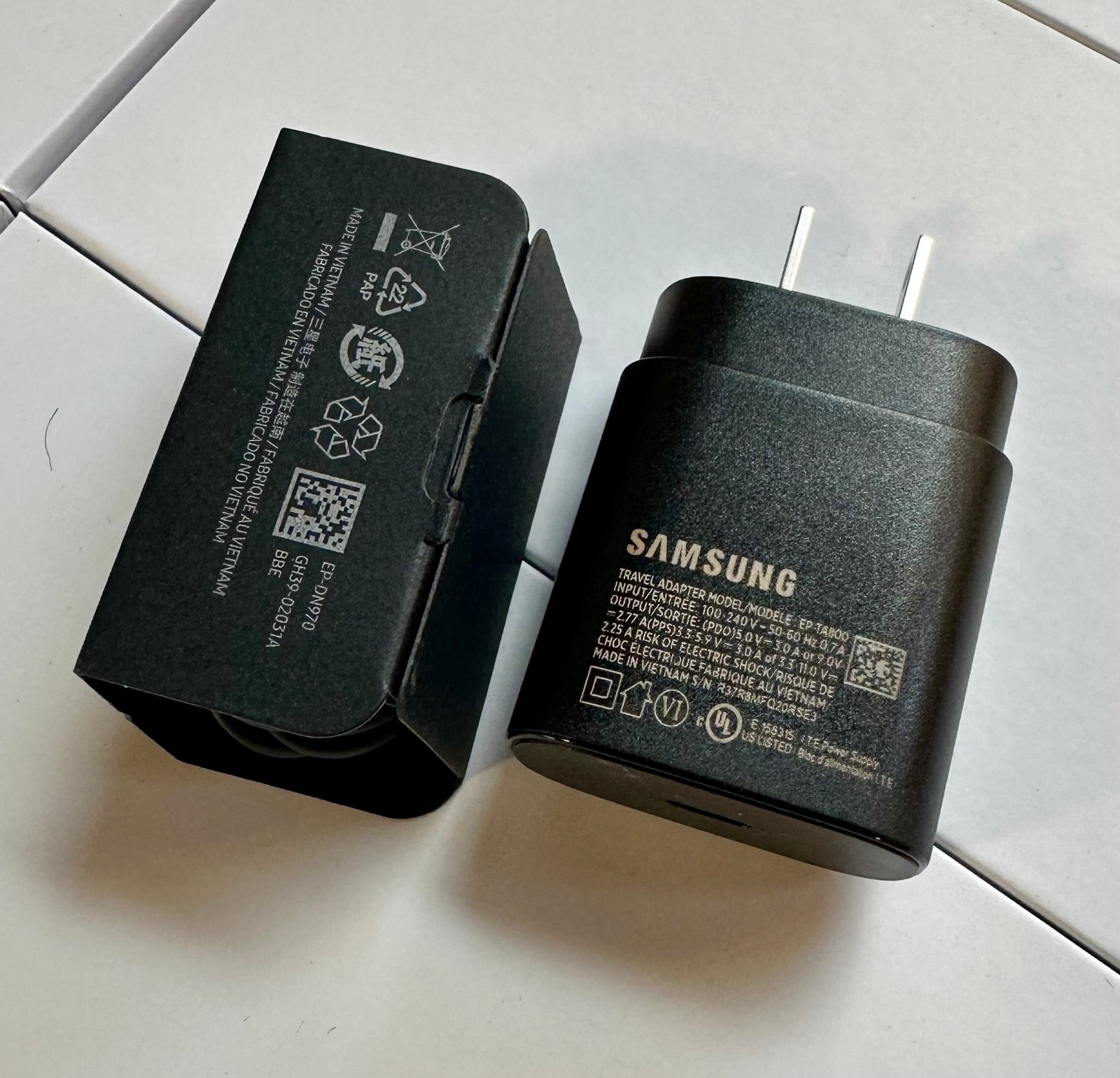 Original Samsung Galaxy S22 / S22+/S22 Ultra Super Fast Charger USB-C Wall Black