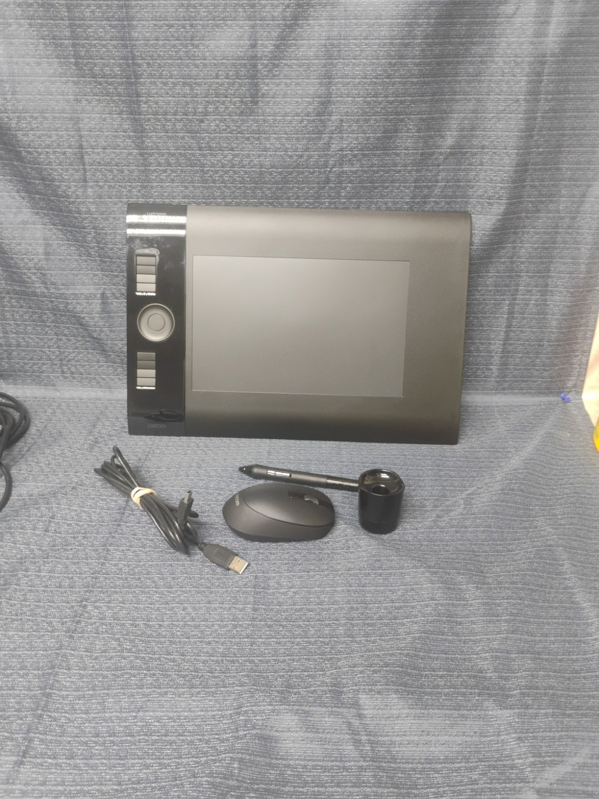 Wacom Intuos4 Medium Professional Graphics Tablet, PTK-640