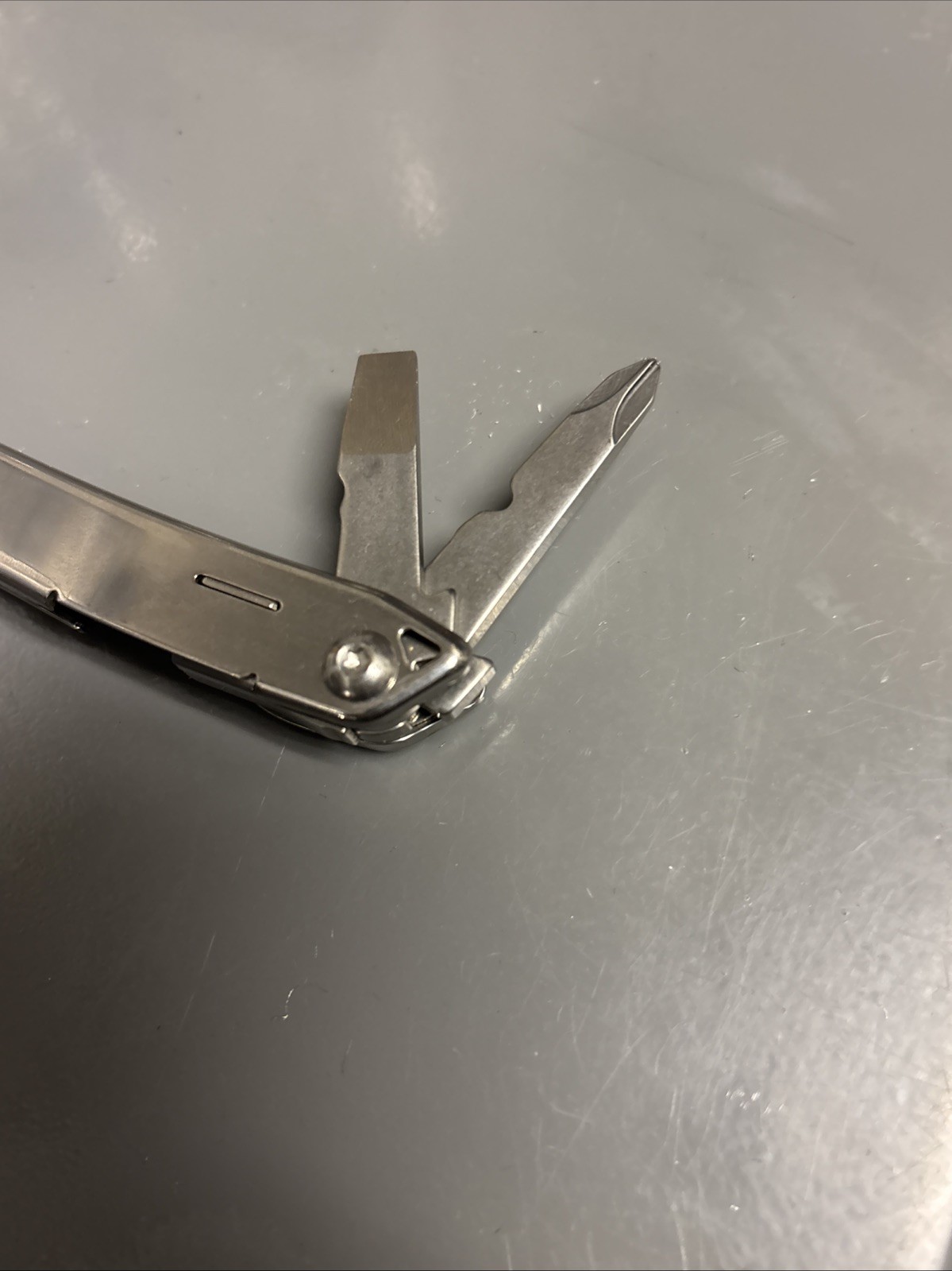 LEATHERMAN MULTI TOOL - WINGMAN