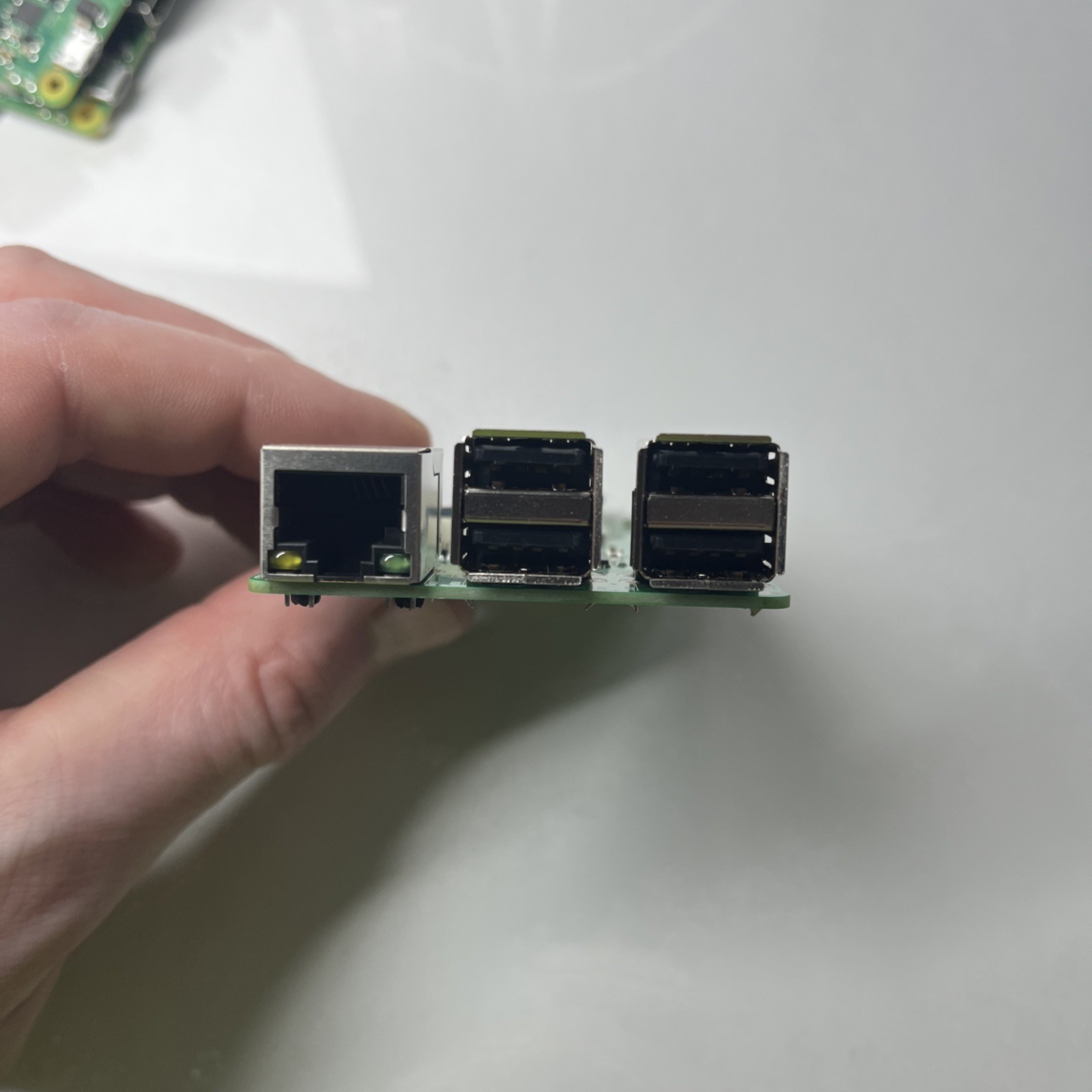 Raspberry Pi 3 Model B V1.2 - Quad-Core CPU, 1GB RAM, Wireless & Bluetooth