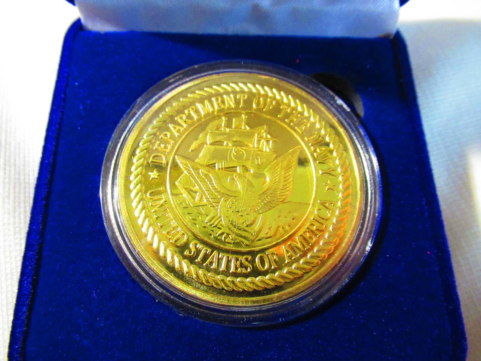 US NAVY - USS INTREPID CV-11 Challenge Coin w/ Presentation Box