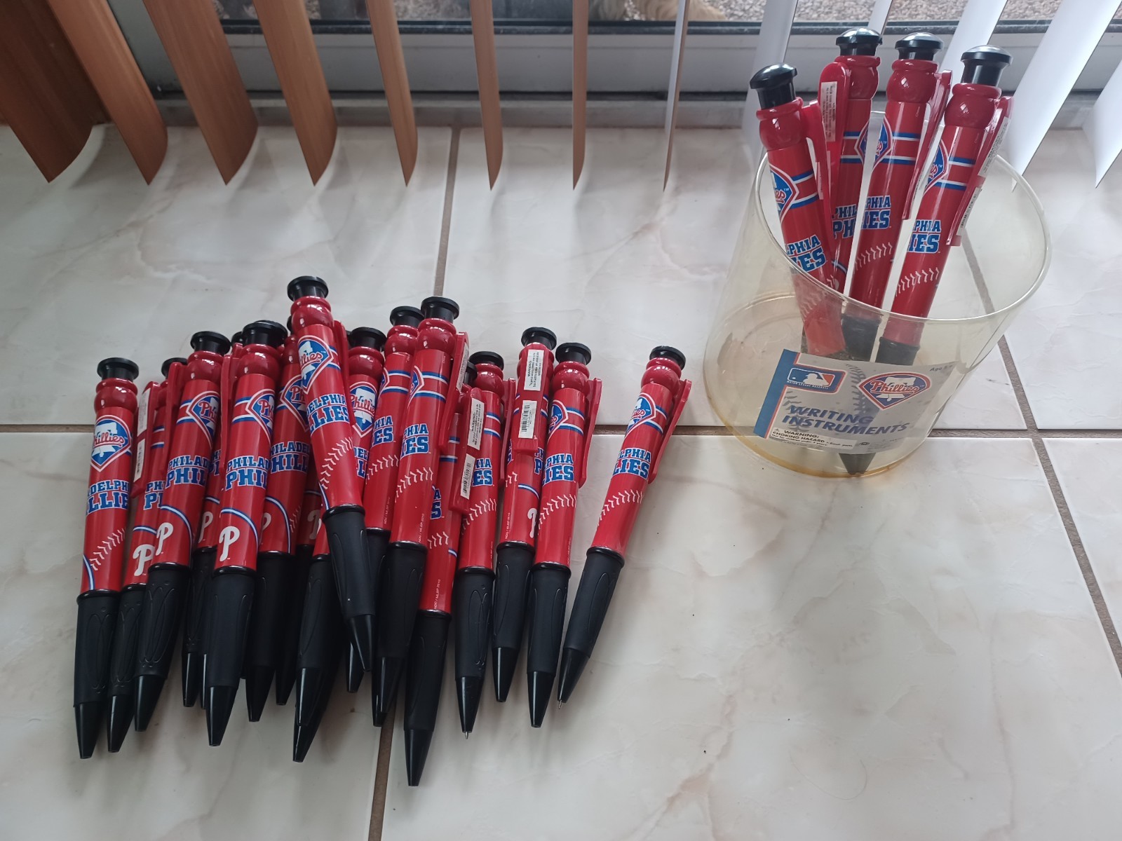 Novelty MLB Licensed Jumbo Pen Lot Souvenir Baseball Team Philadelphia Phillies