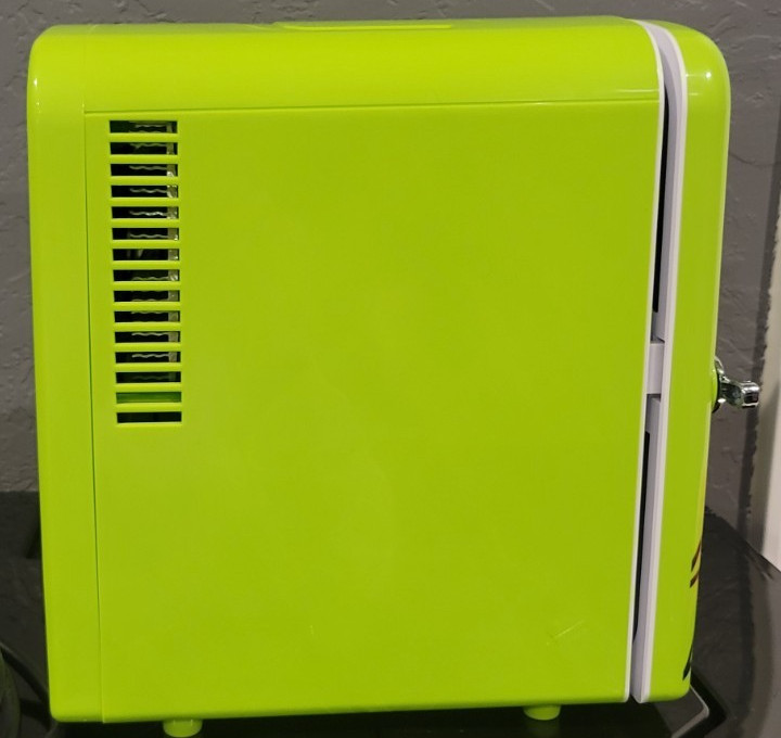 Mountain Dew MIS134MD Mini Portable Compact Fridge | Intertek 2020 | USED