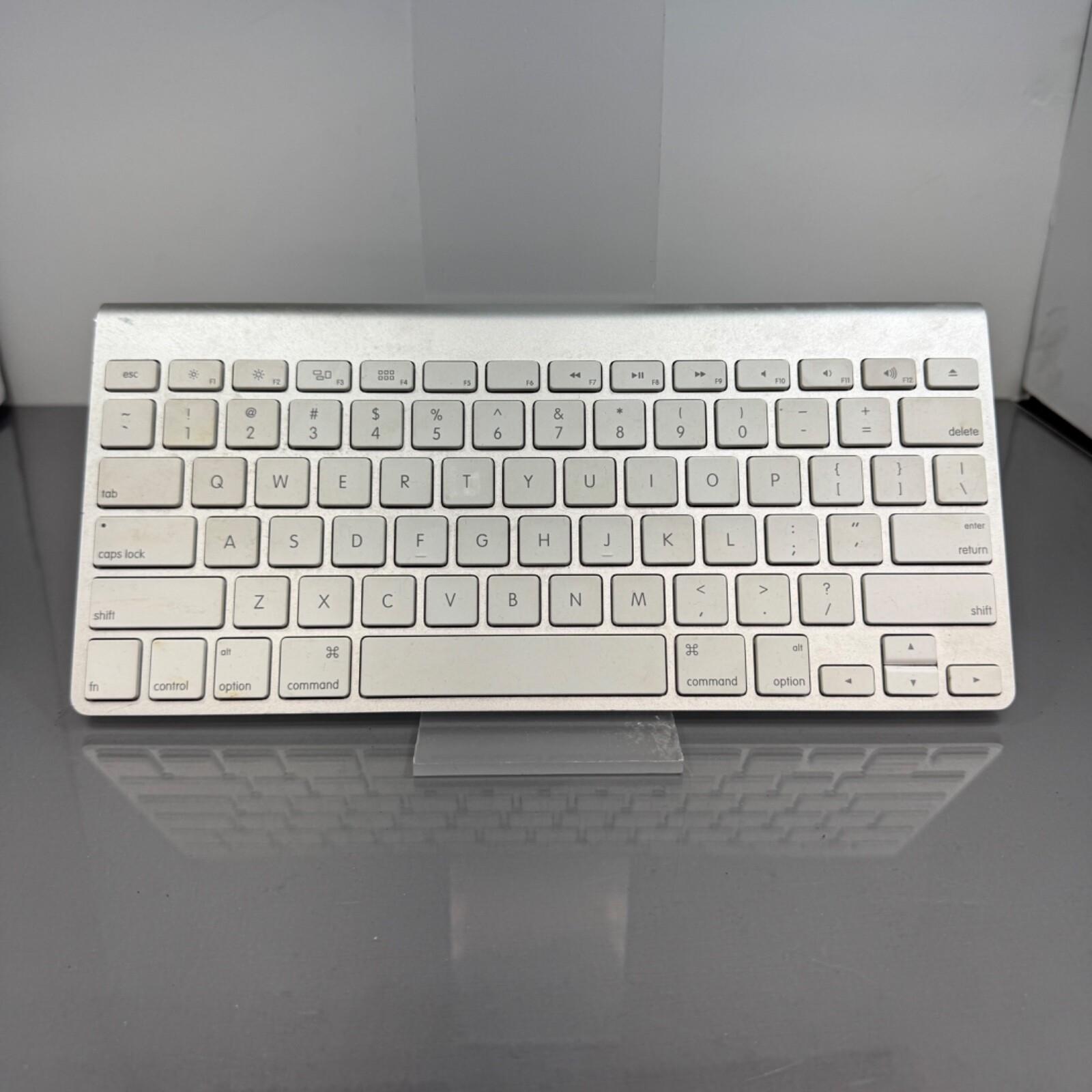 Apple Magic Wireless Keyboard A1314 Silver White Bluetooth Genuine TESTED