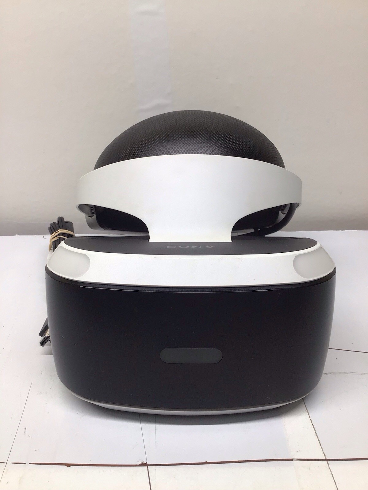 Sony PlayStation 4 PS4 Virtual Reality VR Headset Bundle White CUH-ZVR1 READ
