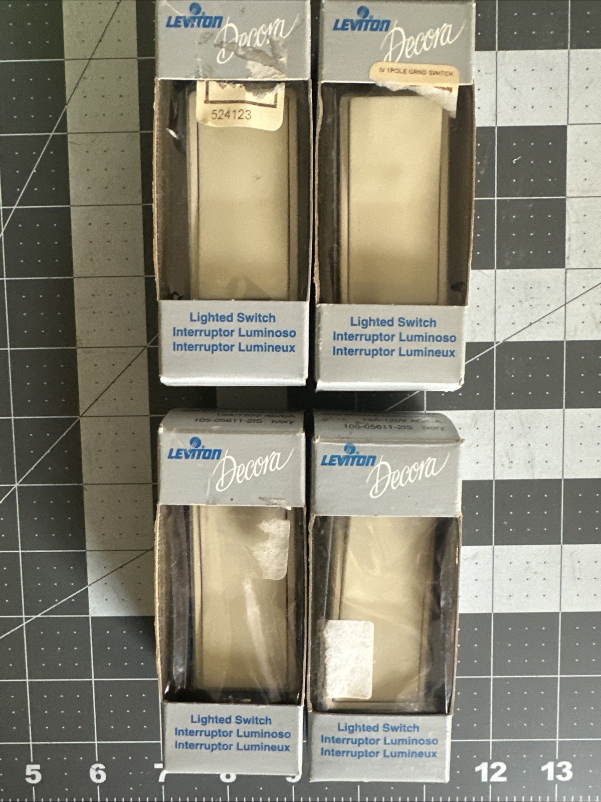 4-pack lot Leviton Single Pole Grounding Lighted Rocker Switch 5611-2IS Ivory