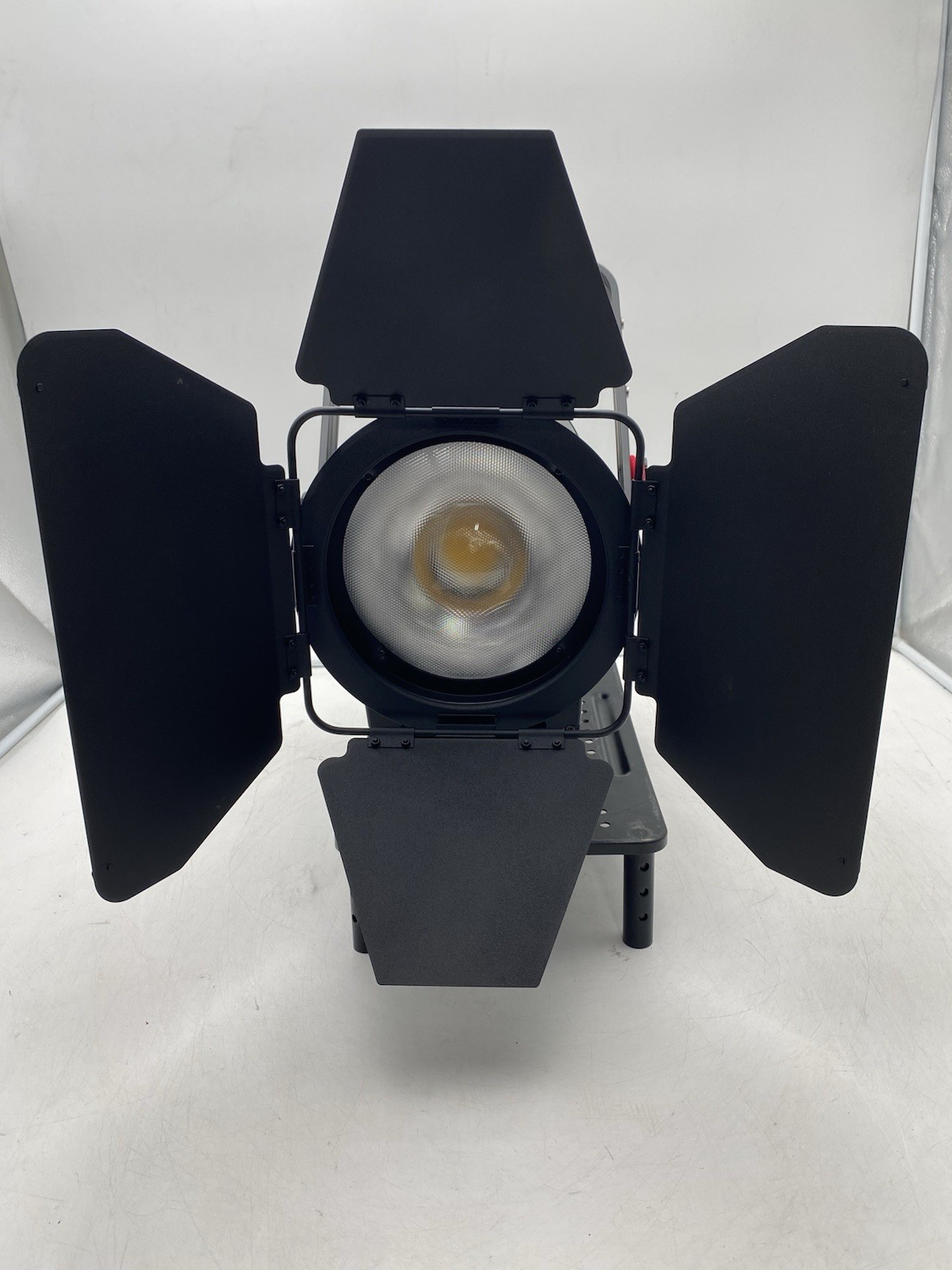 Vibesta Rayzr 7 200 Daylight LED Fresnel Light w/ Barn Door & Carrying Case