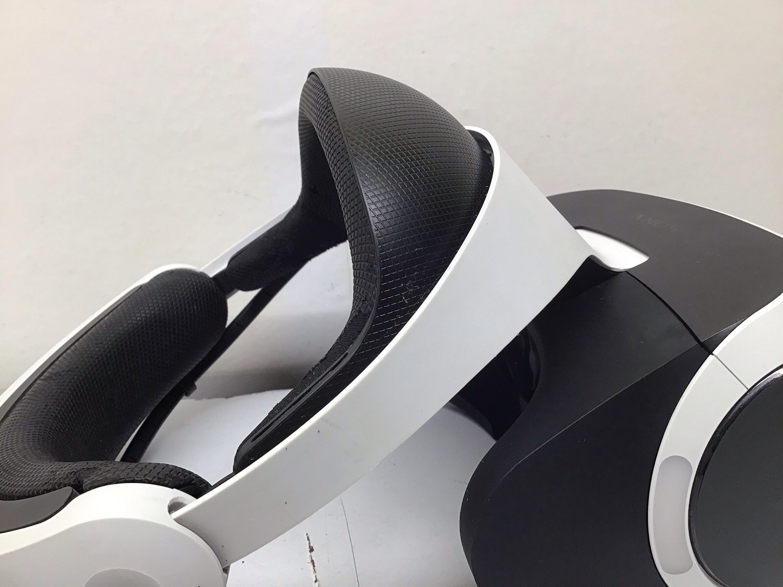 Sony PlayStation 4 PS4 Virtual Reality VR Headset Bundle White CUH-ZVR1 READ