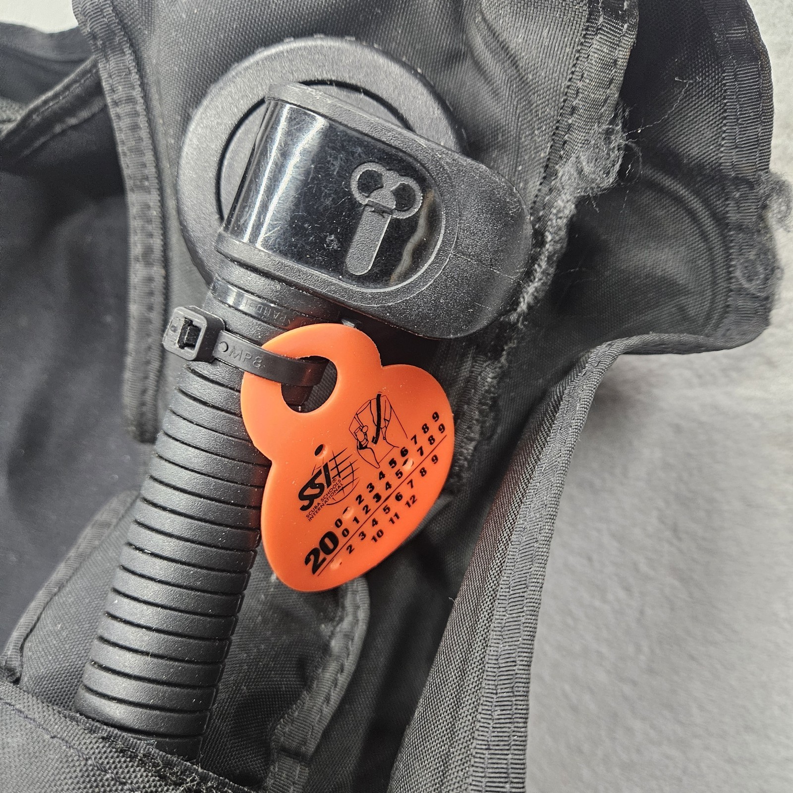 US Divers Auqa-Lung Calypso BCD Vest X- Small