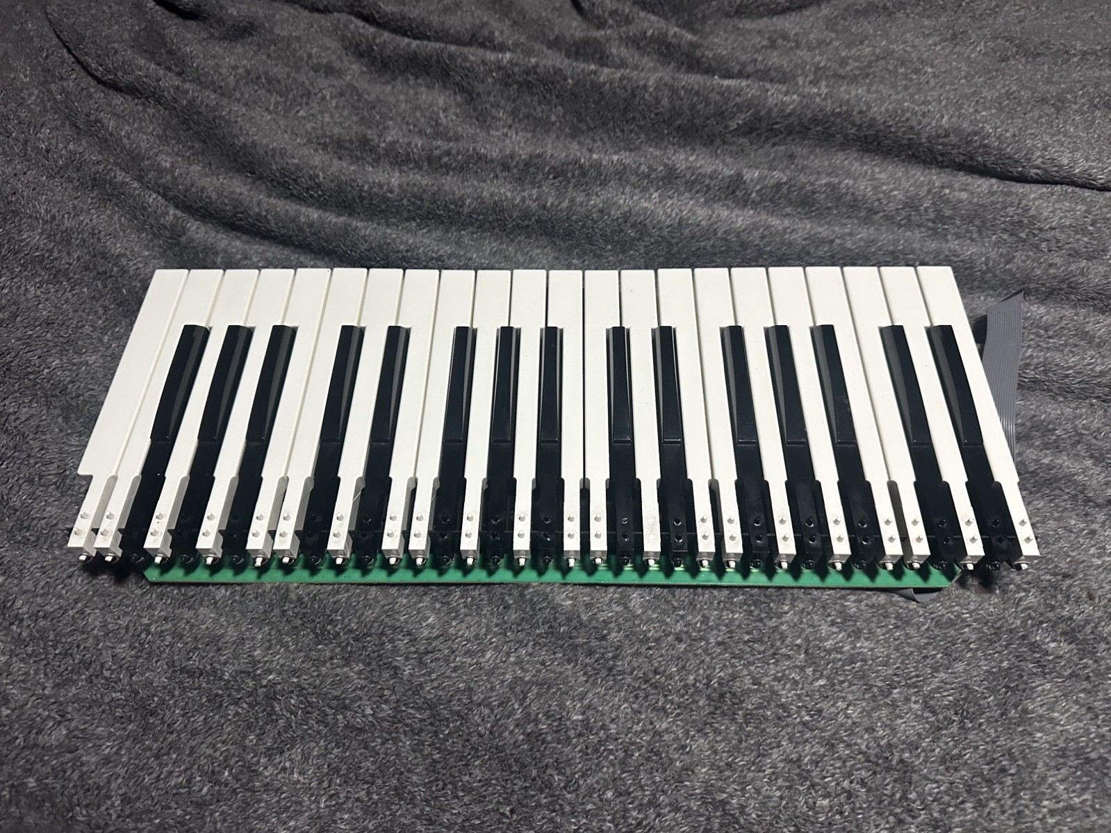 Sequential Circuits Pro One J-Wire Keybed for parts or repair