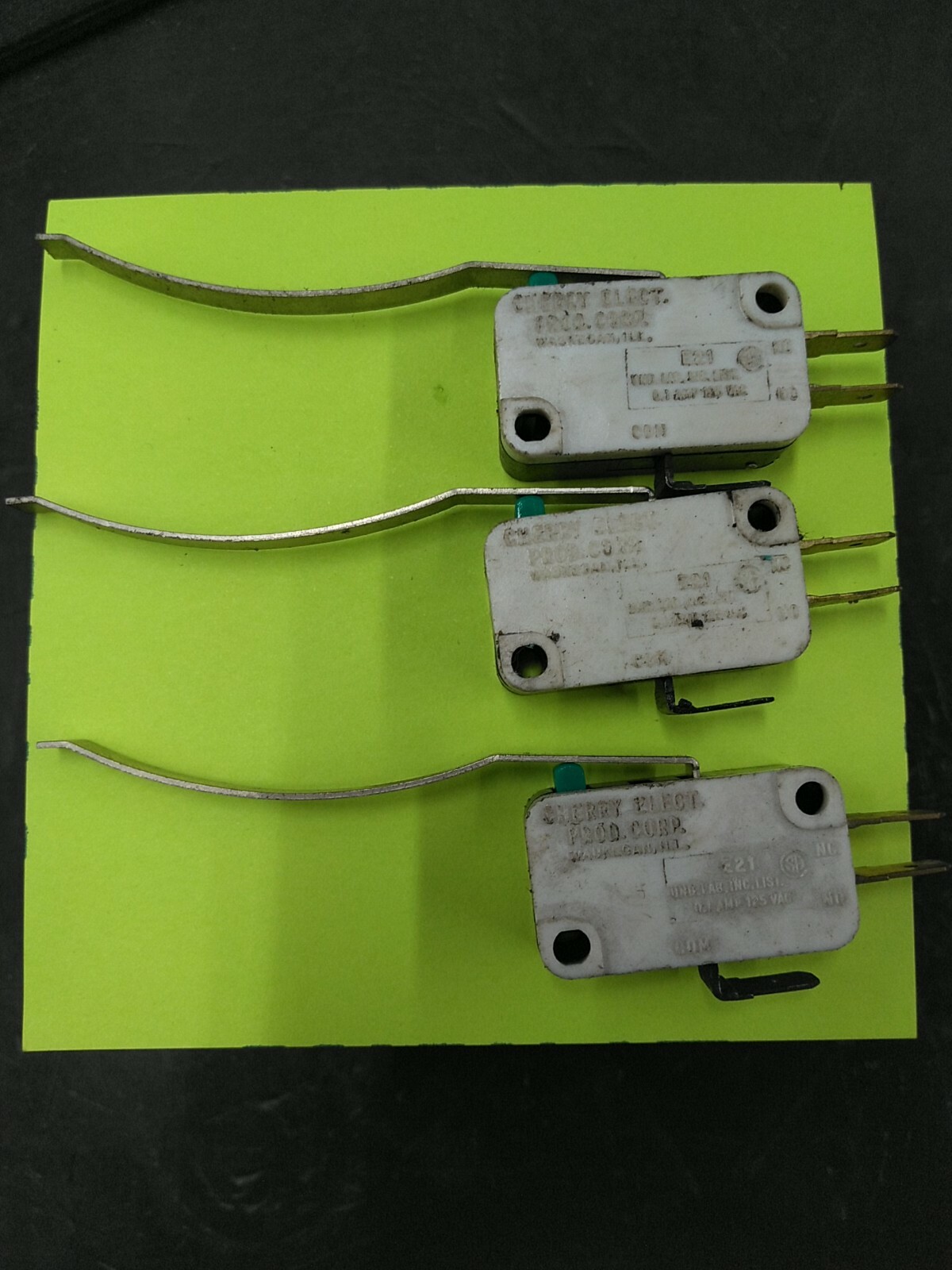 (Lot of 3) Cherry Elect E21 Micro Switch Long Arm .1 Amp 120VAC 1NO / 1NC Tested