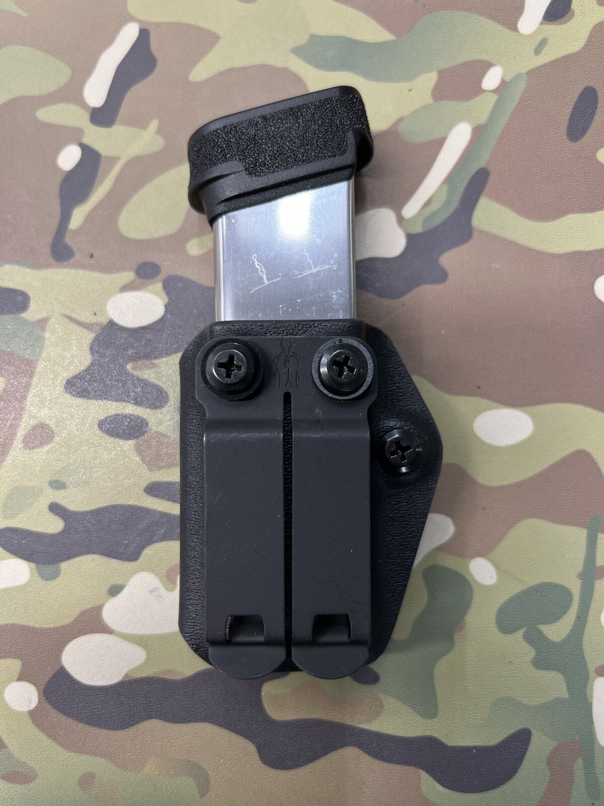 Black Kydex Single IWB Magazine Carrier for Hellcat Pro Magazines