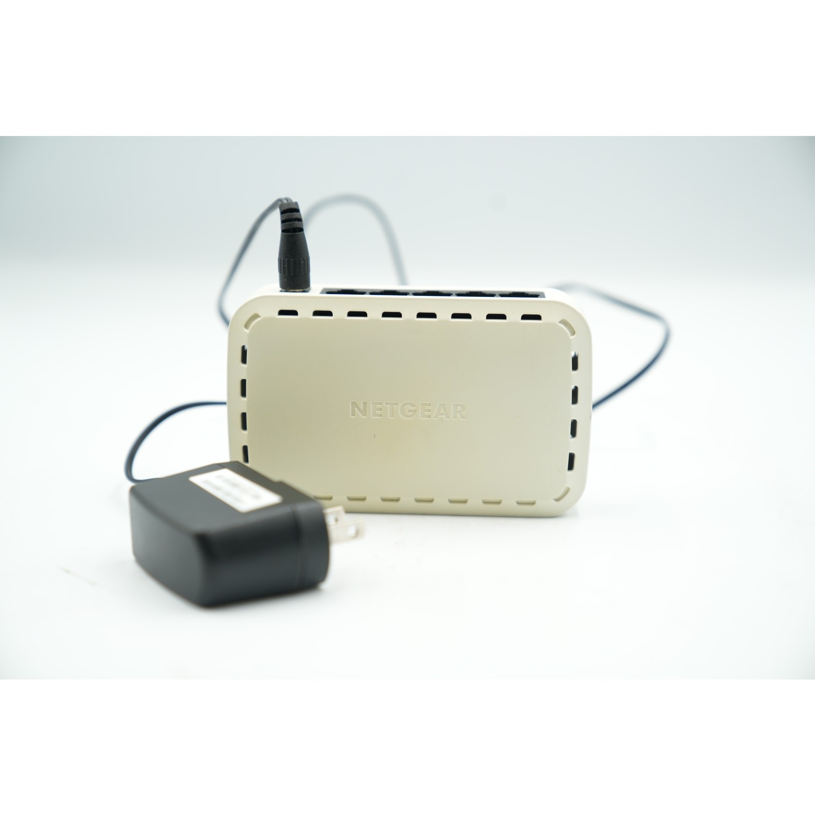Netgear GS605v5 5-Port Gigabit Ethernet Switch White Desktop Network Hub Tested