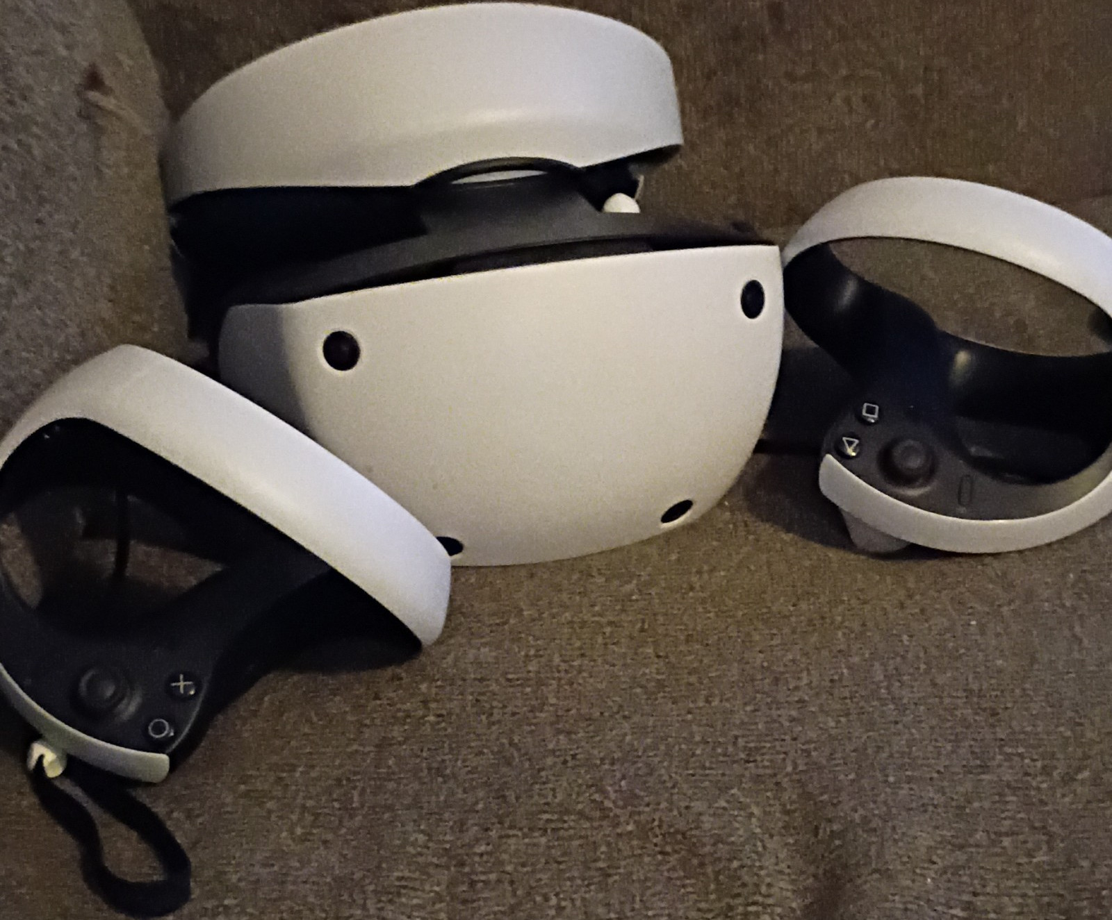 Sony PlayStation VR2 PSVR2 Headset w/ Sense Controllers, USB-C,120Hz,no Earbuds