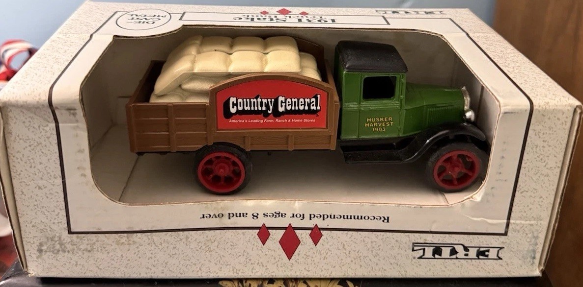 ERTL 1931 Hawkeye Stake Truck Bank Country General Husker Harvest 1993 Diecast
