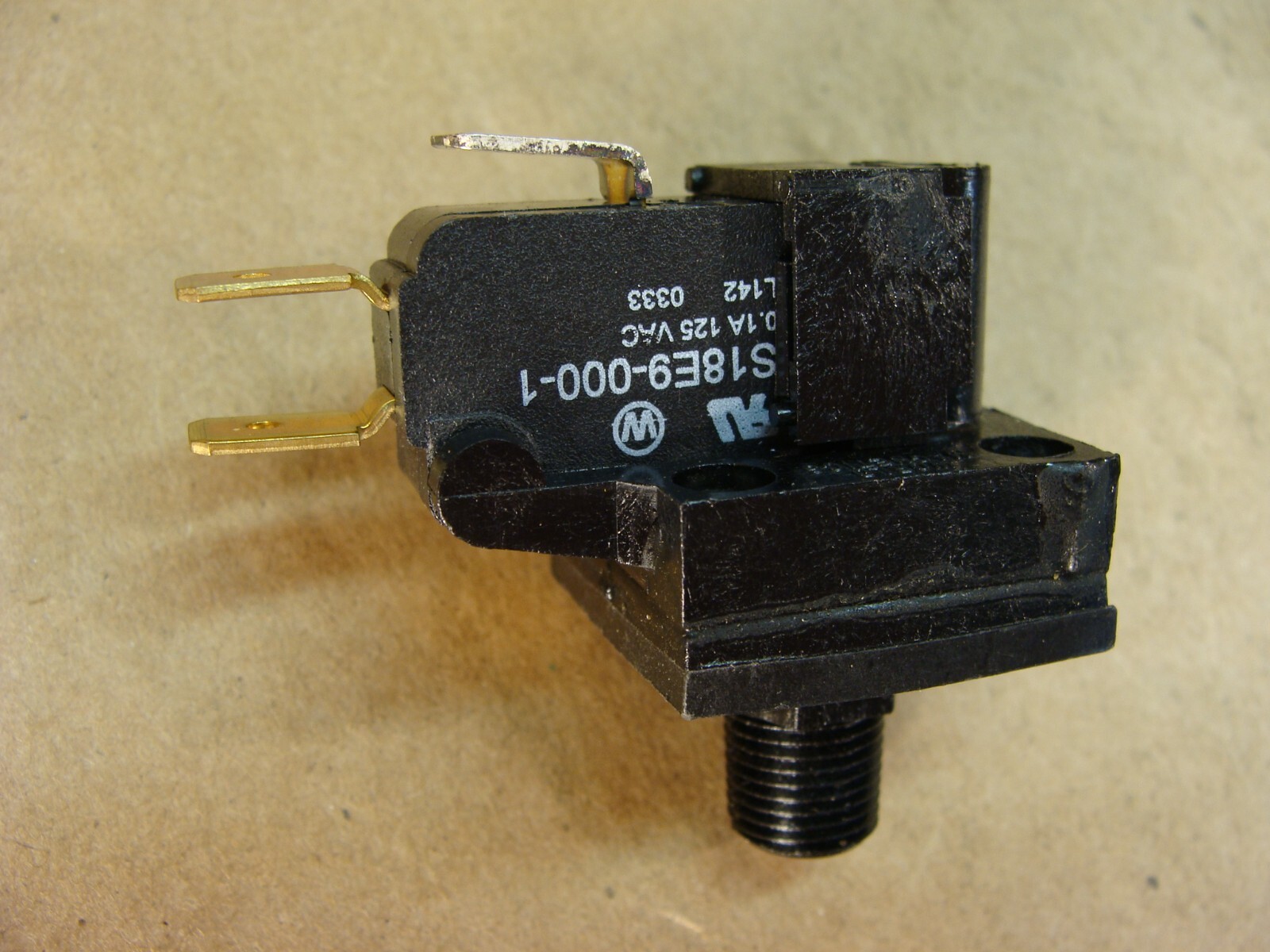 NEW World Magnetics PSF103 pressure switch 1/8 NPT 21077 0403 MANY AVAILABLE
