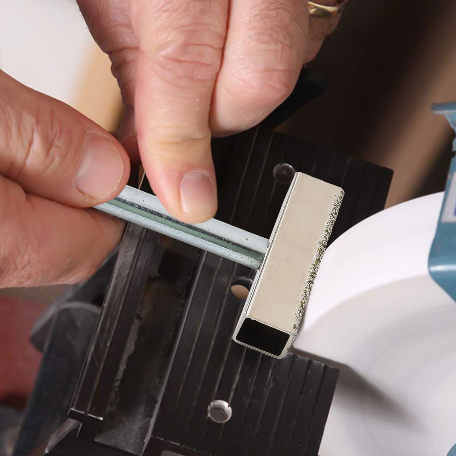 Sturdy Dressing Tool for Reshaping and Restoring Grinding Wheel Accuracy